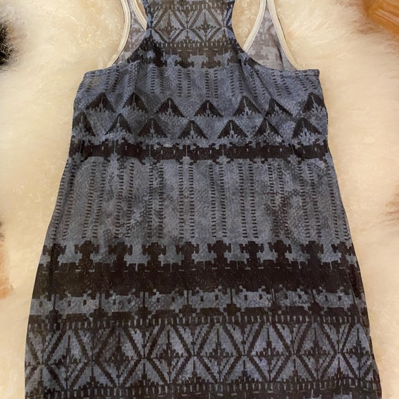 EUC Guess by Marciano women’s sleeveless top in size small!! - Picture 5 of 6